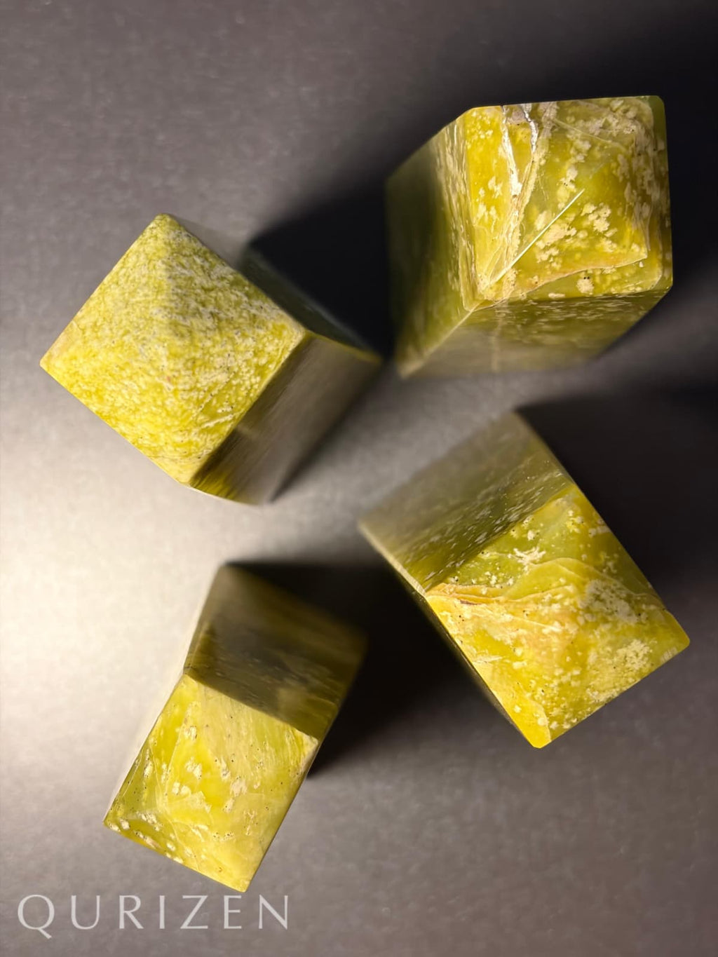 Yellow cube-shaped objects on a gray background with 'Qurizen' branding.